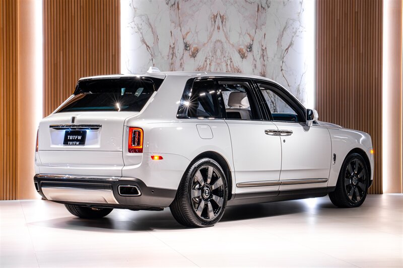 Used 2023 Rolls-Royce Cullinan w/ Cullinan Package AWD/4WD image 3