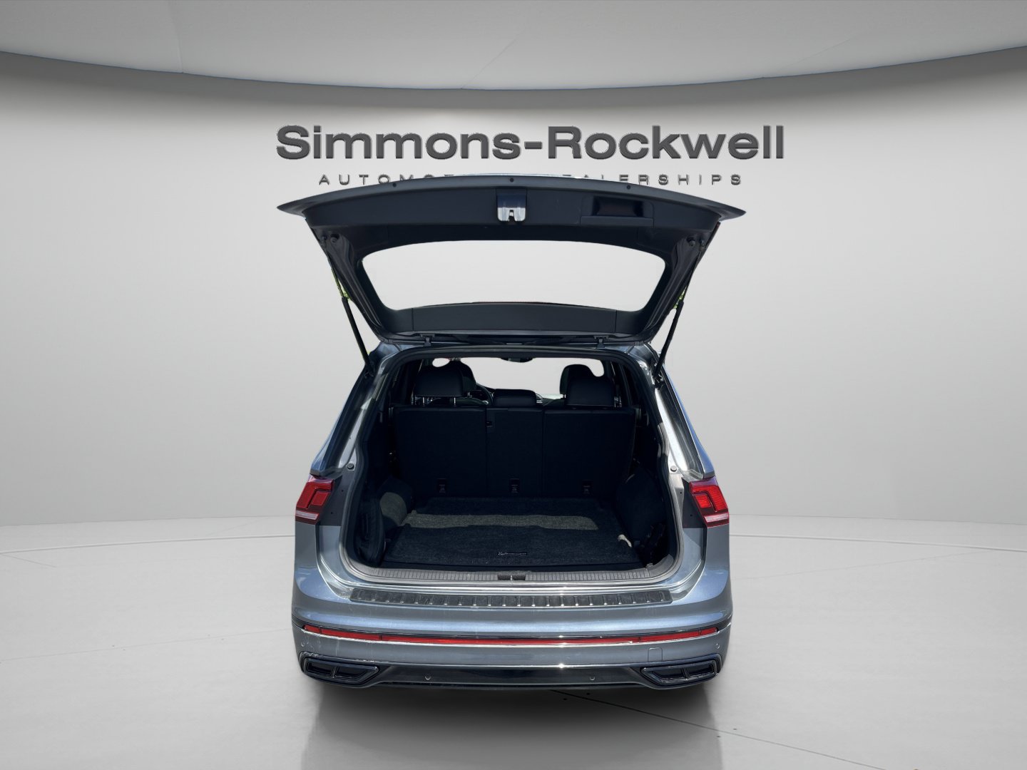 Used 2023 Volkswagen Tiguan SE R-Line AWD/4WD image 9