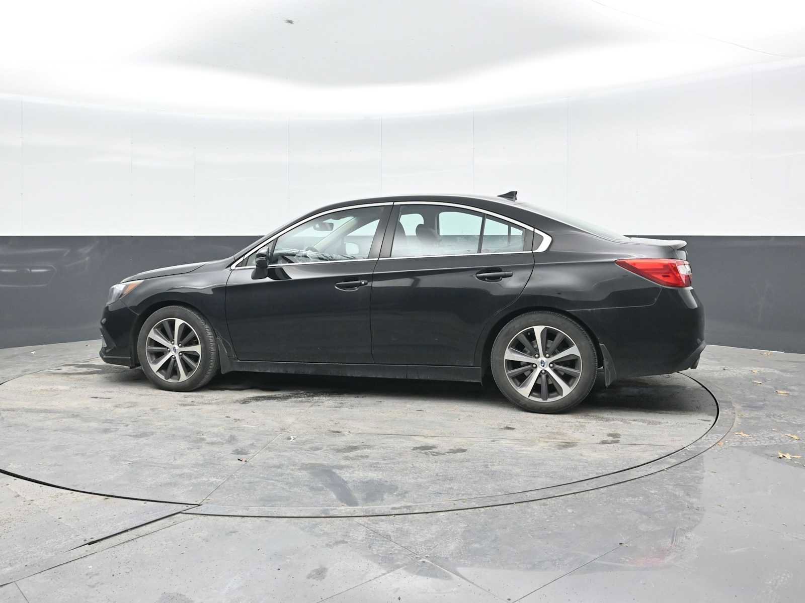 Used 2018 Subaru Legacy 2.5i Limited AWD/4WD image 3