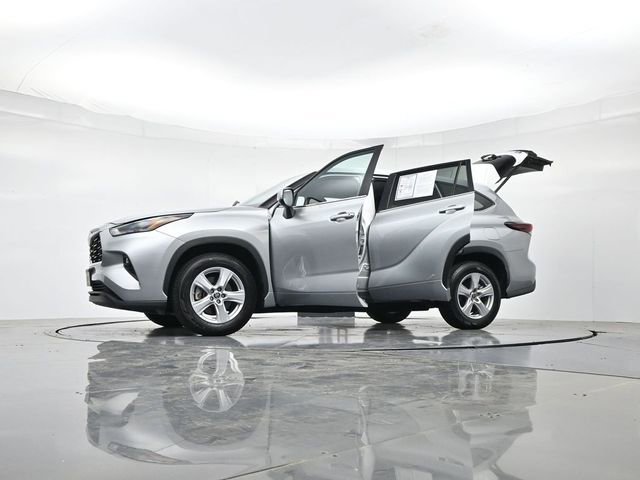 Used 2024 Toyota Highlander LE FWD image 53