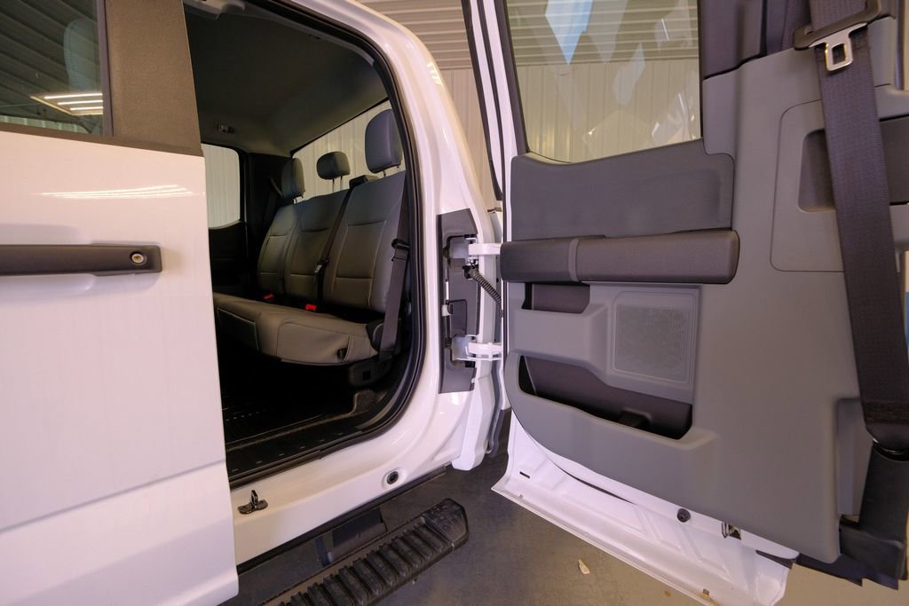 New 2025 Ford F250 XL w/ XL Chrome Package image 29