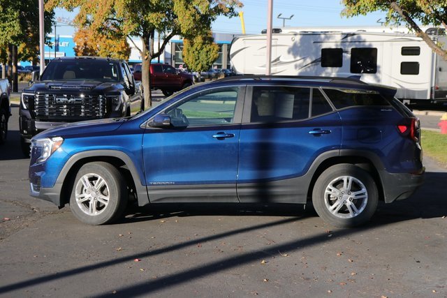 Used 2022 GMC Terrain SLE w/ Driver Convenience Package image 3