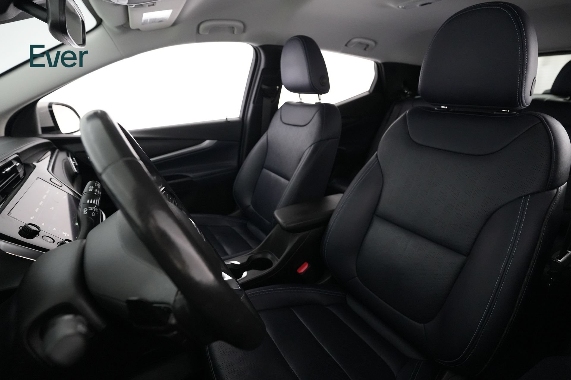 Used 2023 Chevrolet Bolt EUV LT w/ Convenience Package FWD image 4
