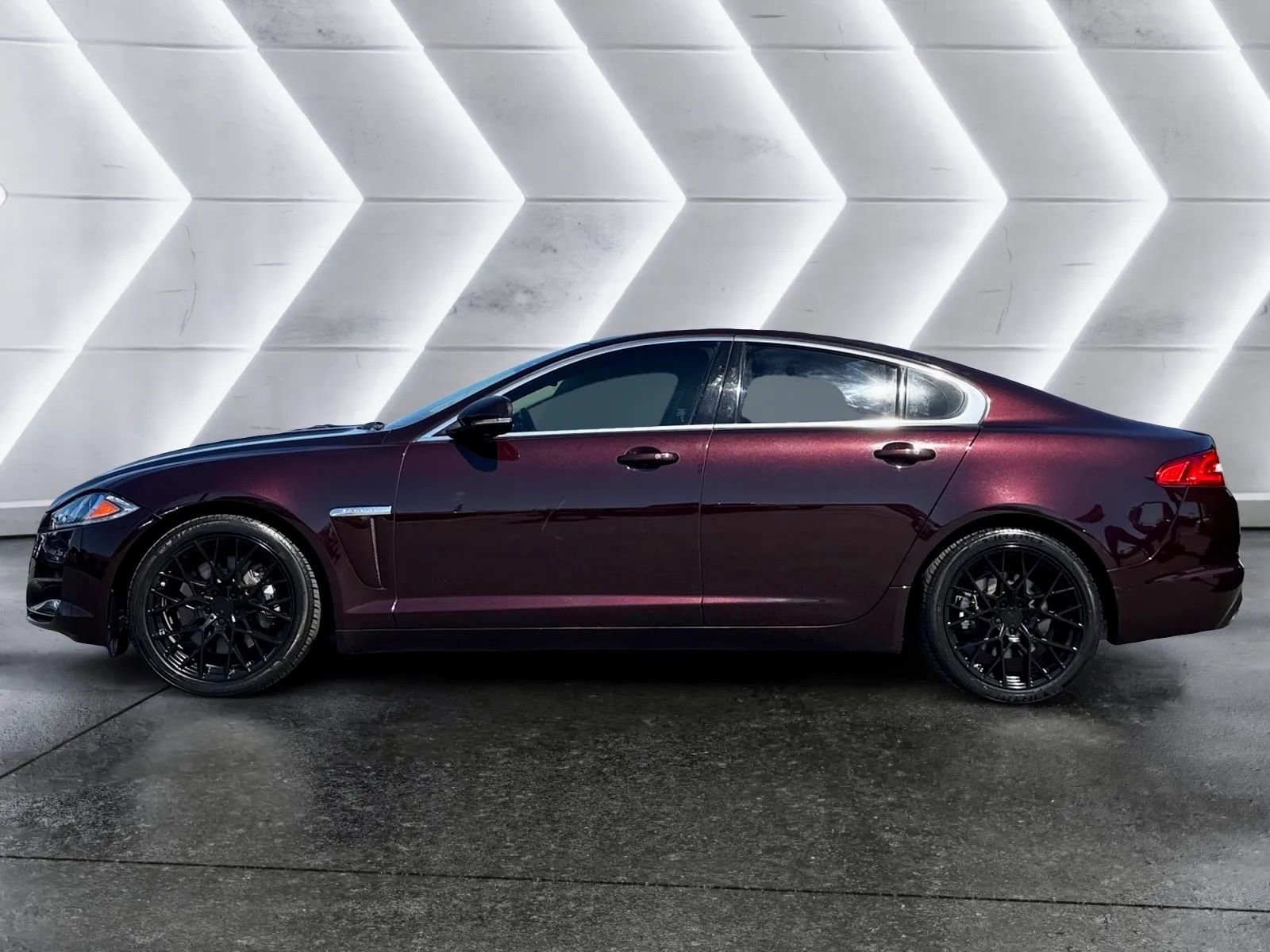 Used 2015 Jaguar XF Portfolio RWD image 2