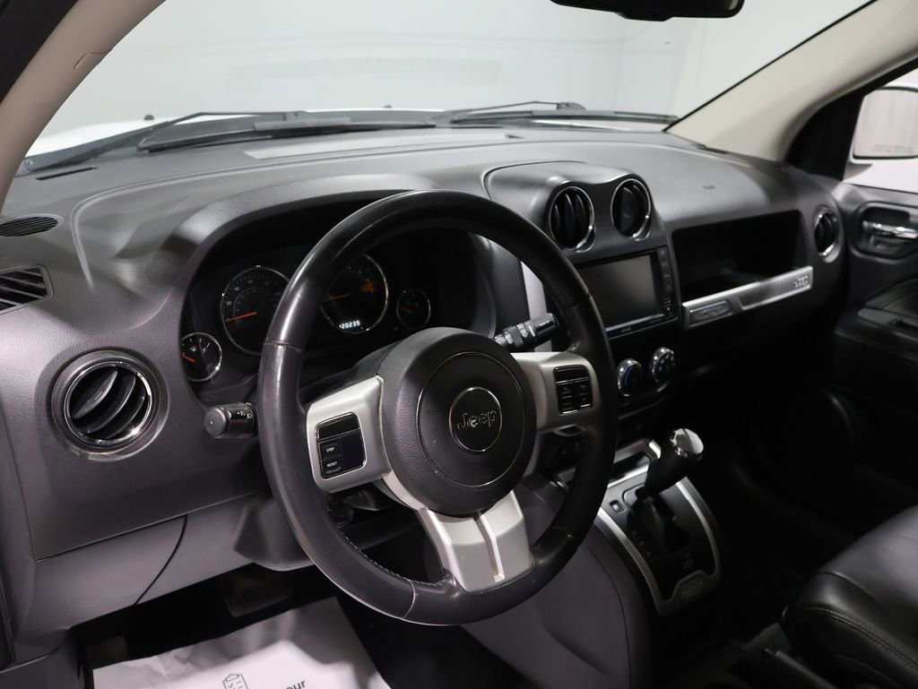 Used 2015 Jeep Compass High Altitude image 3