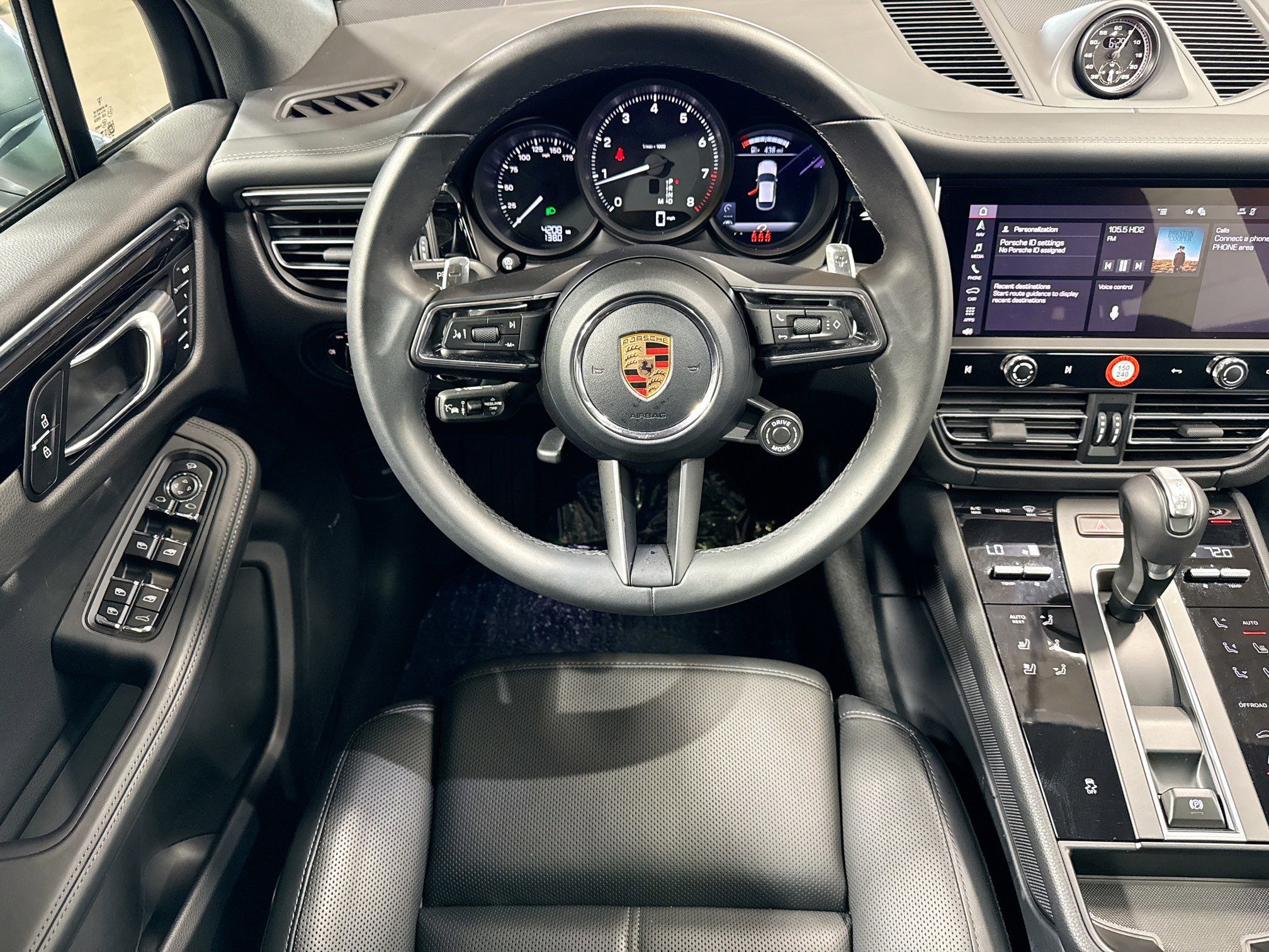 Certified 2026 Porsche Macan AWD/4WD image 17