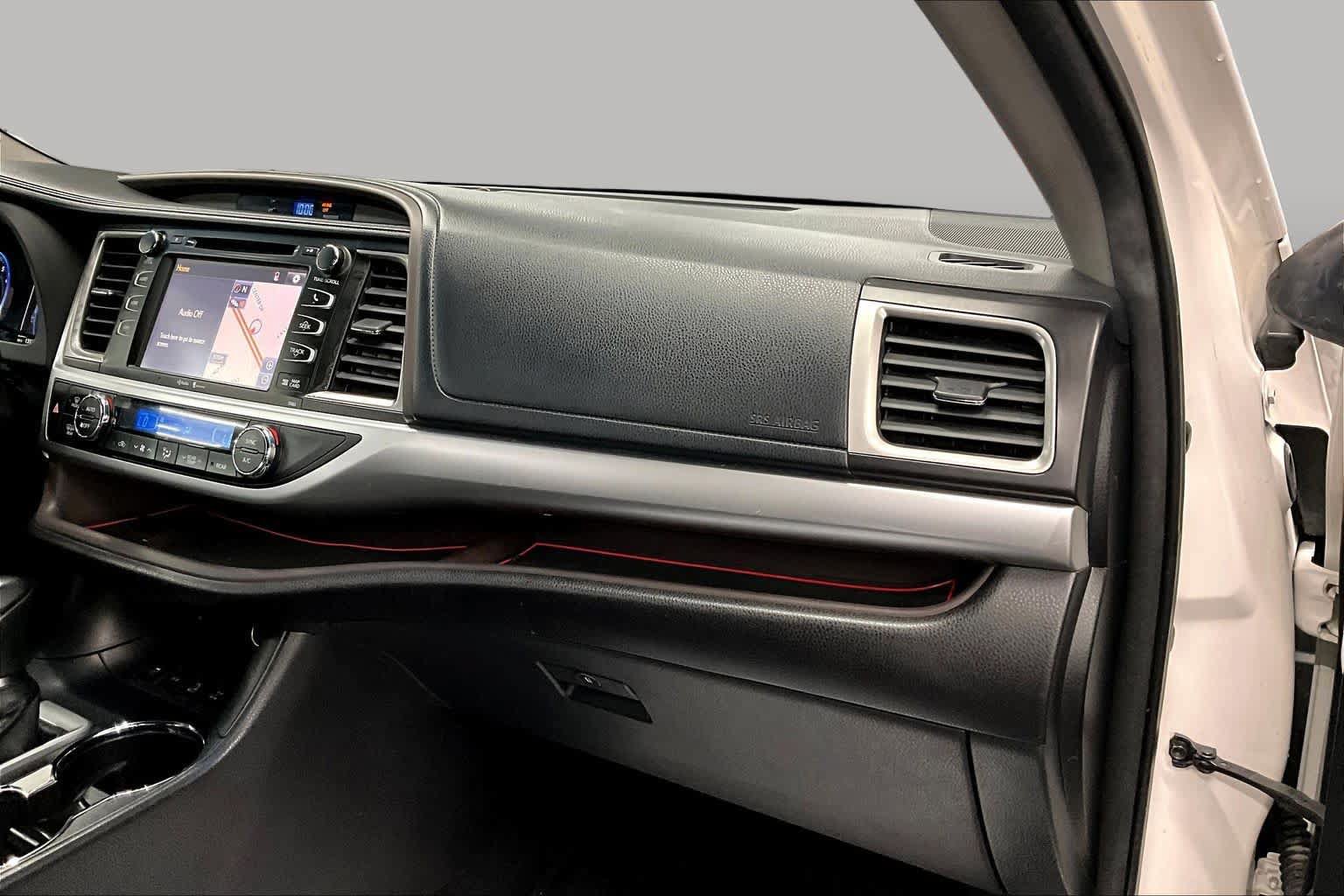 Used 2015 Toyota Highlander XLE AWD/4WD image 18