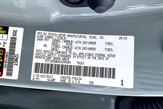 Used 2025 Toyota Tundra Limited AWD/4WD image 16