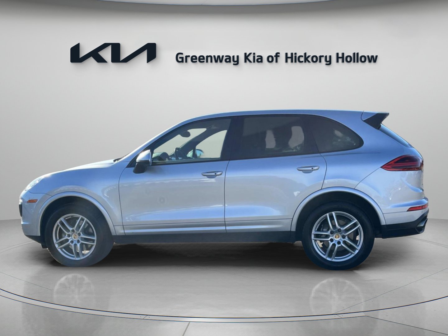 Used 2017 Porsche Cayenne Platinum Edition image 4