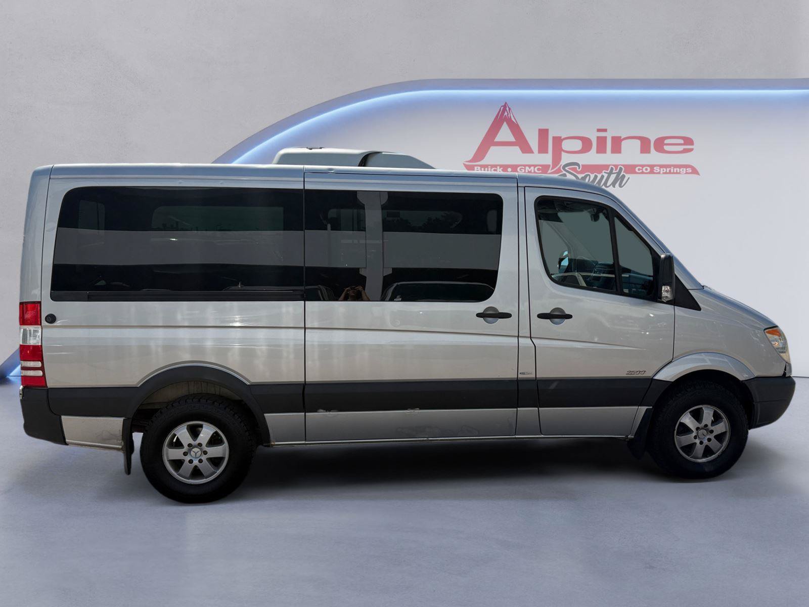 Used 2010 Mercedes-Benz Sprinter 2500 image 6