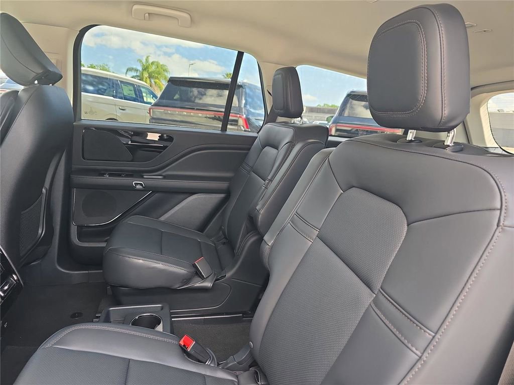 New 2026 Lincoln Aviator AWD image 13