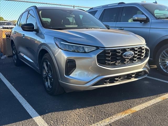 Used 2024 Ford Escape ST-Line w/ Tech Pack #1 FWD image 1