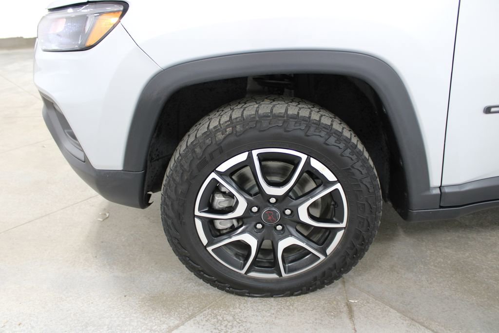 Used 2025 Jeep Compass Trailhawk AWD/4WD image 29