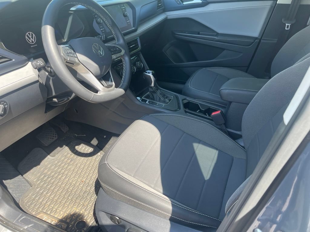 Used 2024 Volkswagen Taos SE w/ Panoramic Sunroof Package FWD image 6