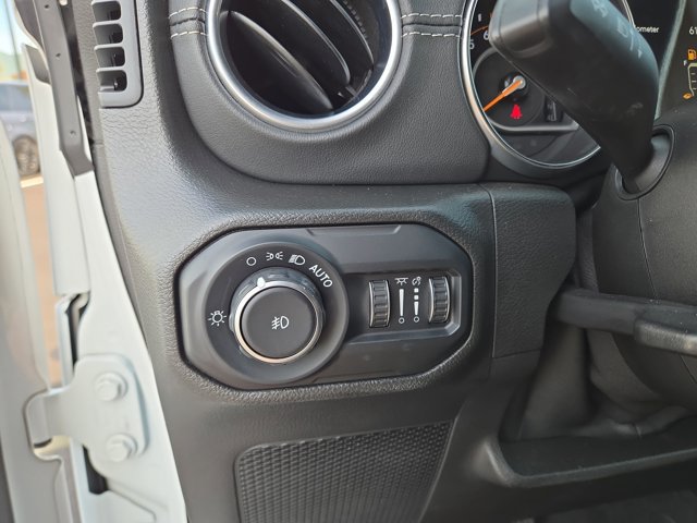 Used 2021 Jeep Wrangler Unlimited Sahara w/ Dual Top Group AWD/4WD image 25