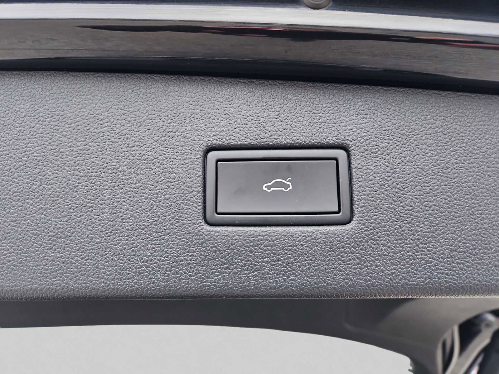 Certified 2023 Volkswagen Tiguan SEL R-Line AWD/4WD image 26