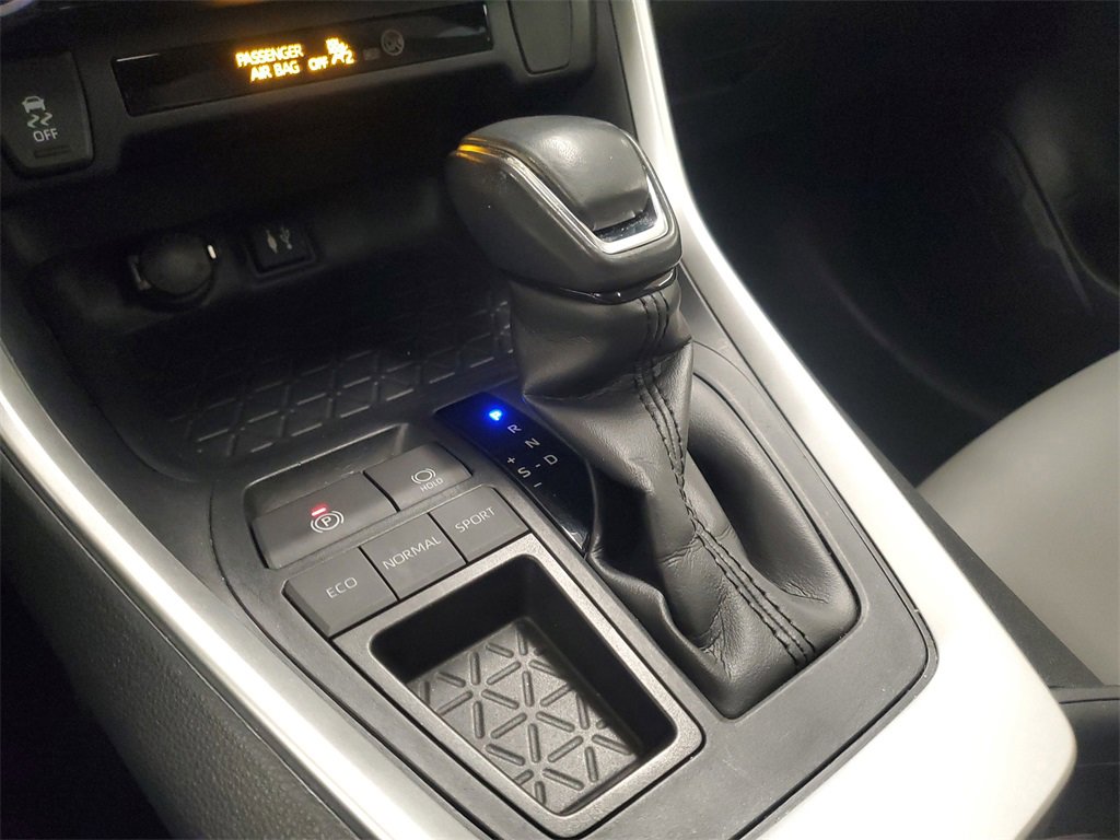 Used 2019 Toyota RAV4 XLE Premium image 30