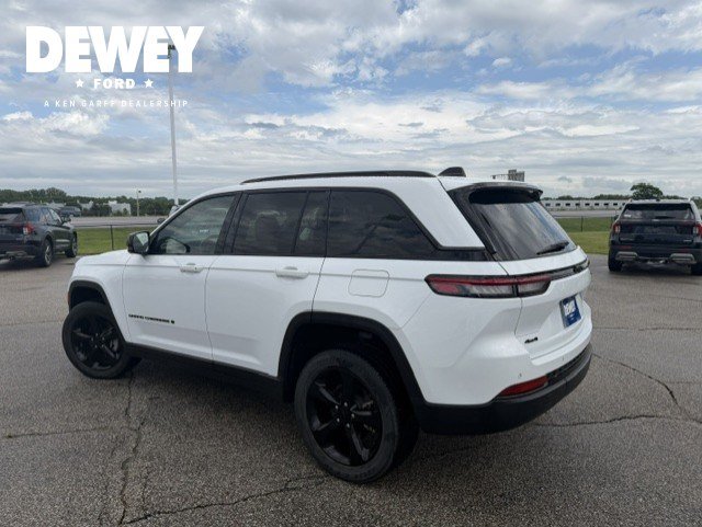 Used 2022 Jeep Grand Cherokee Altitude AWD/4WD image 6