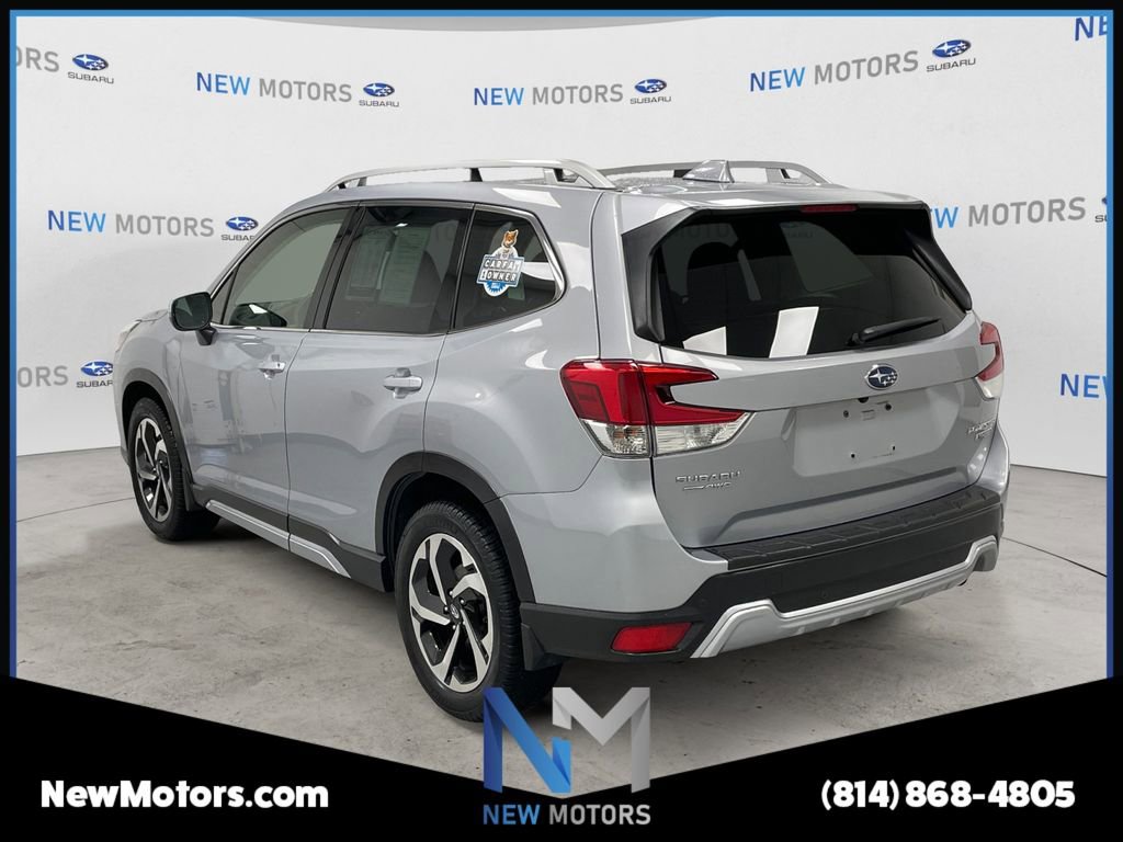 Used 2023 Subaru Forester Touring image 2