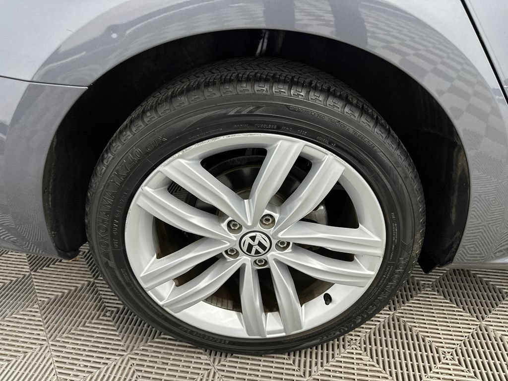Used 2018 Volkswagen Passat 2.0T SE FWD image 18