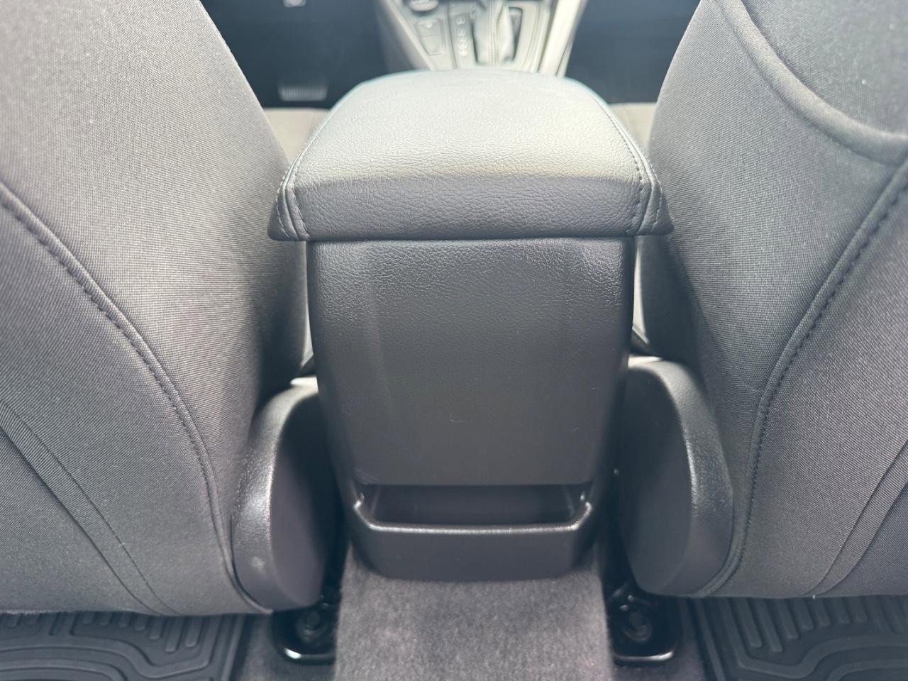 Used 2018 Ford Focus SEL w/ Cold Weather Package FWD image 17