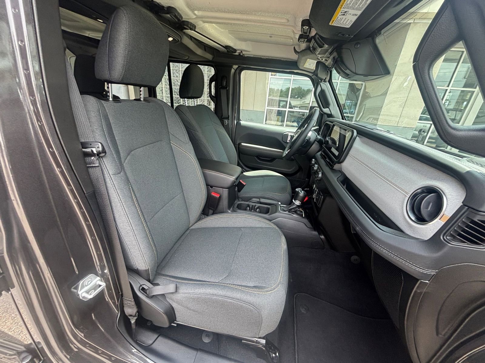 Used 2025 Jeep Wrangler Unlimited Sahara AWD/4WD image 36