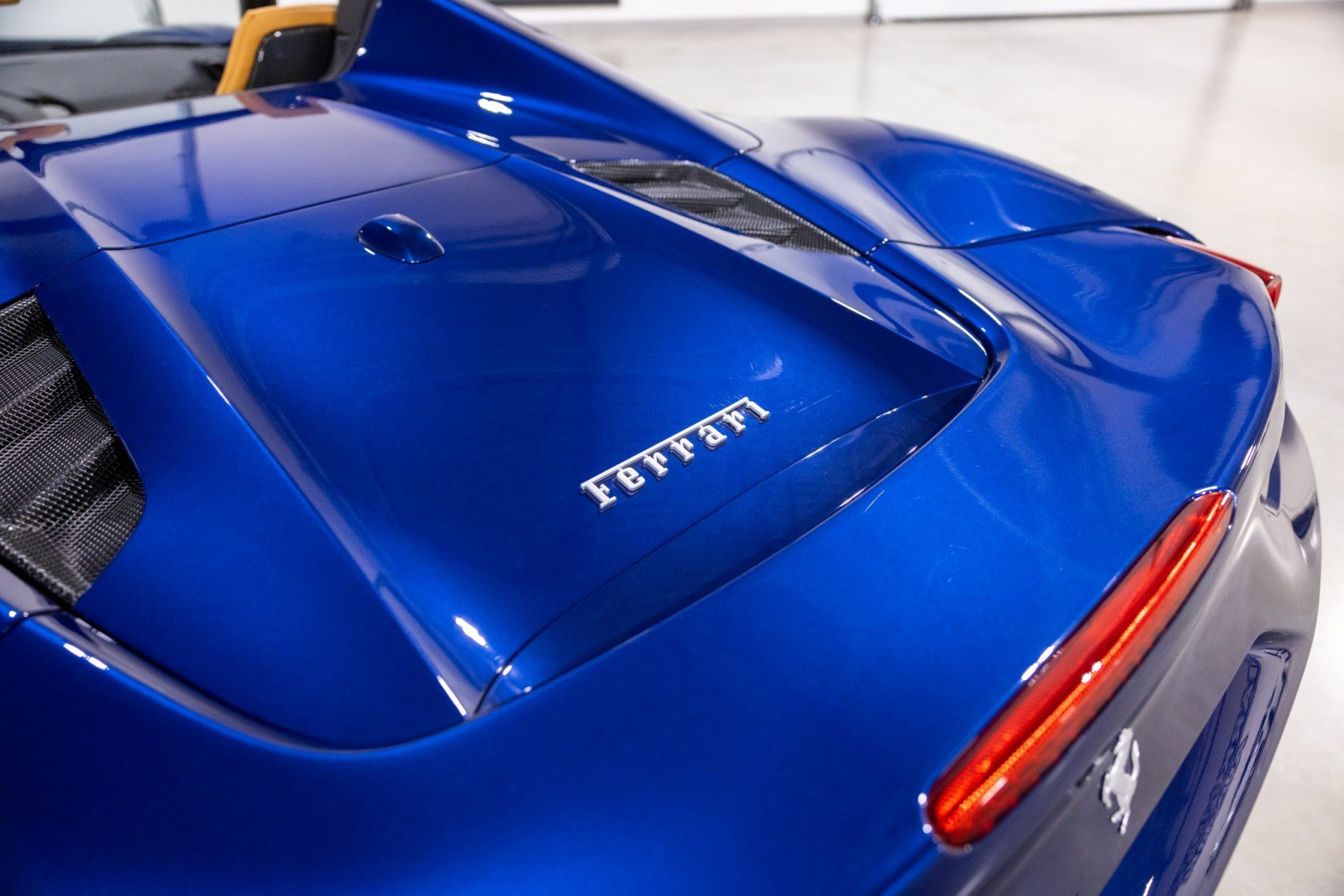 Used 2019 Ferrari 488 Spider image 18