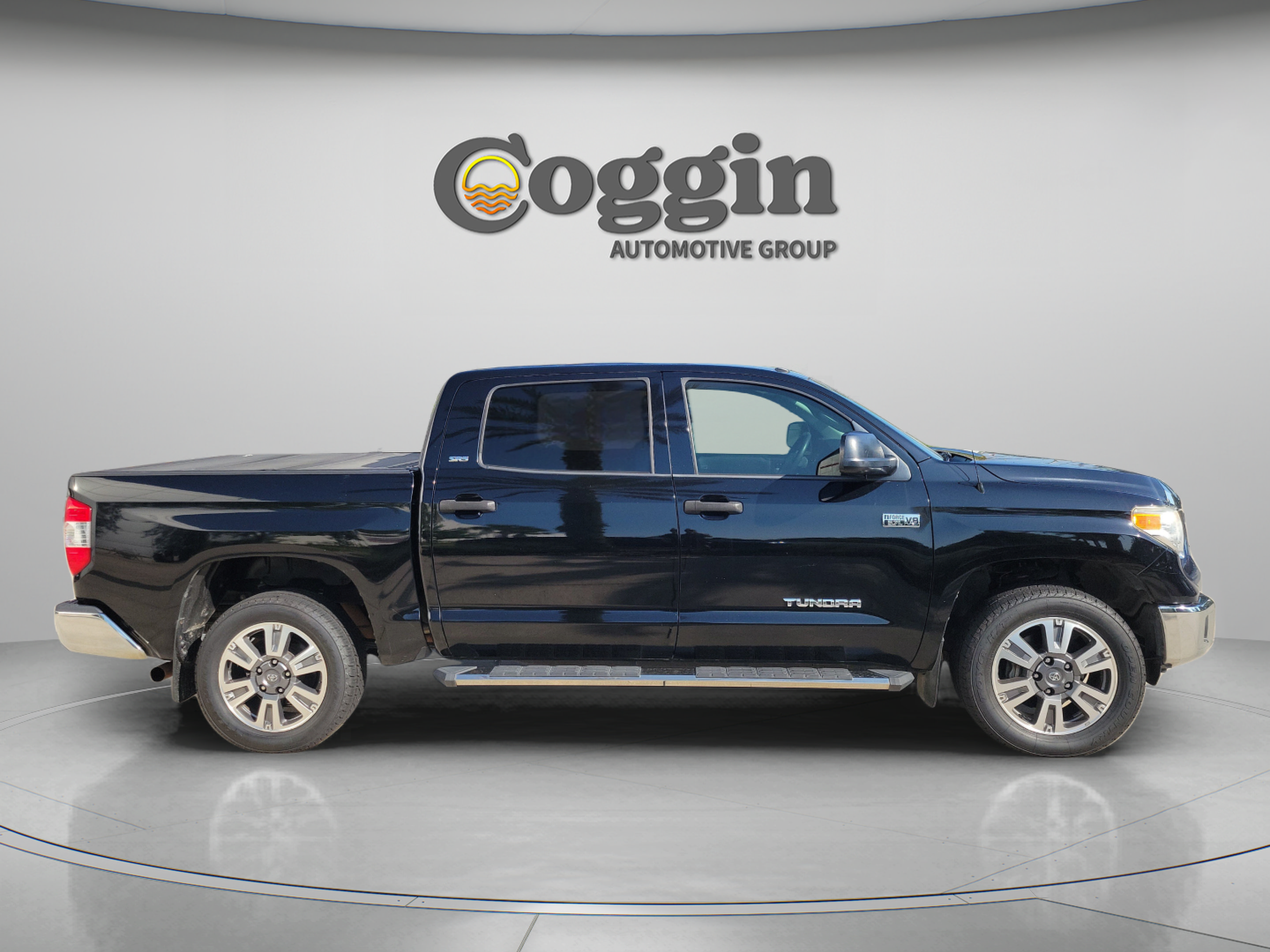 Used 2017 Toyota Tundra SR5 w/ SR5 Upgrade Package AWD/4WD image 4