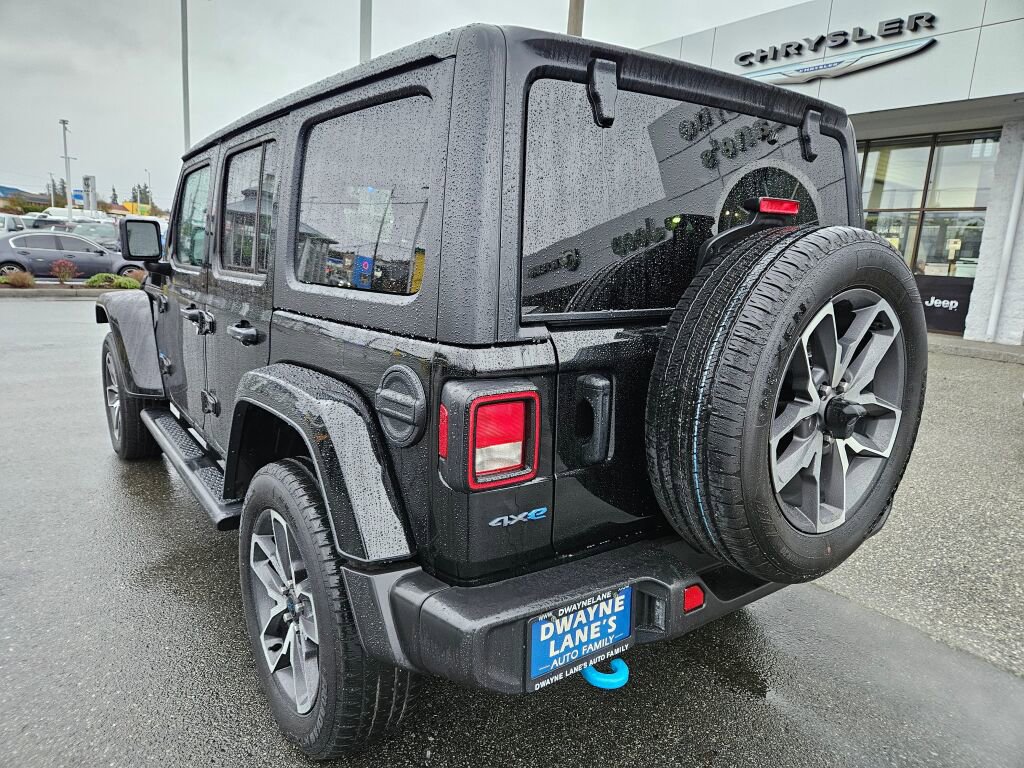 Used 2024 Jeep Wrangler Unlimited image 3
