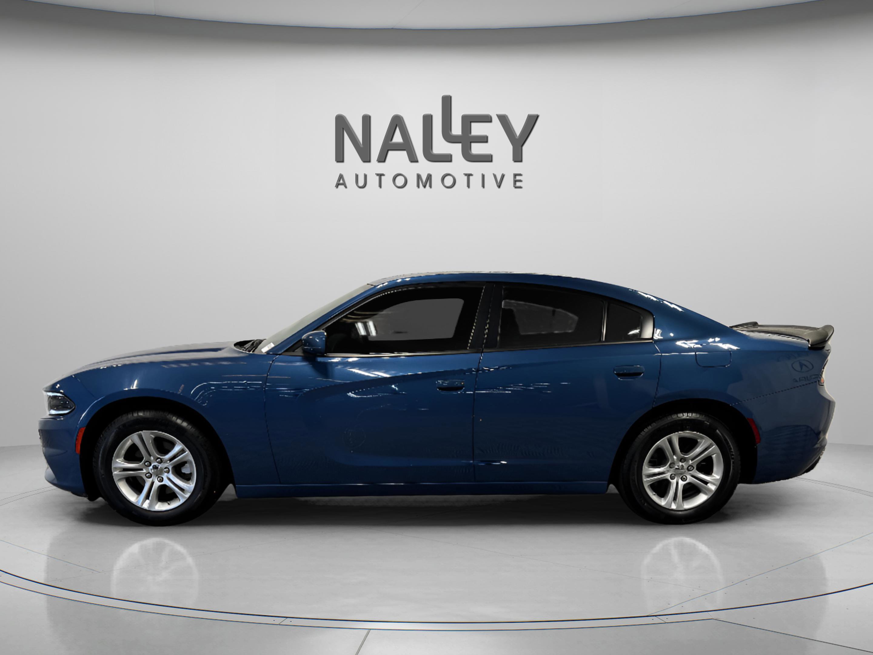 Used 2022 Dodge Charger SXT w/ Driver Convenience Group image 2