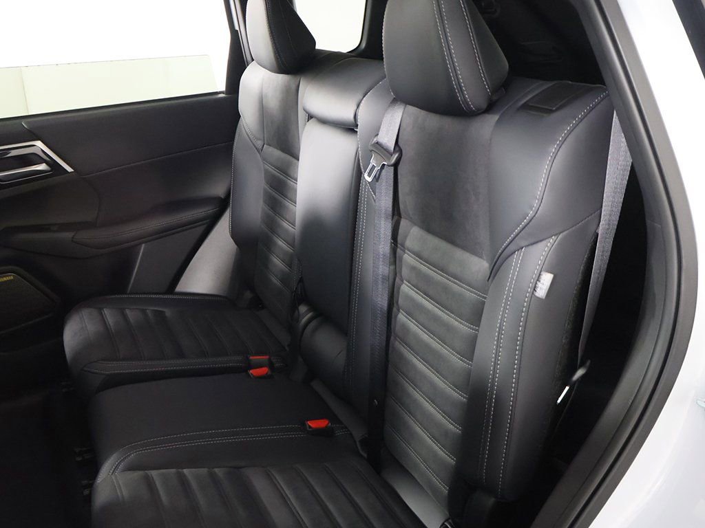 New 2026 Mitsubishi Outlander SE image 35