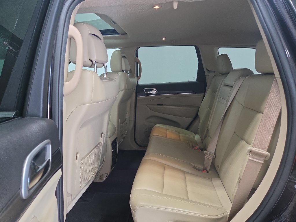 Used 2019 Jeep Grand Cherokee Limited AWD/4WD image 24