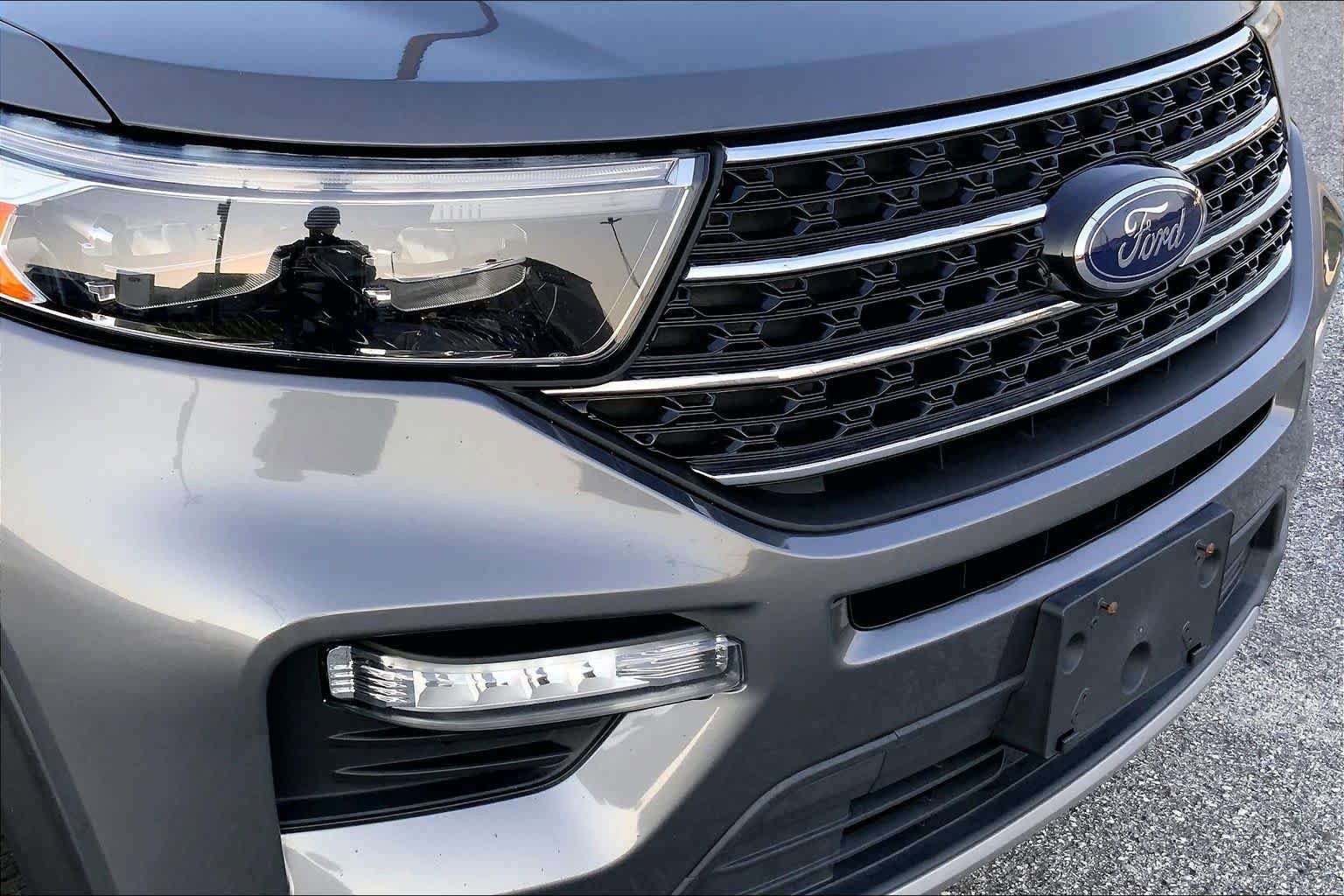 Used 2021 Ford Explorer XLT w/ Equipment Group 202A AWD/4WD image 29
