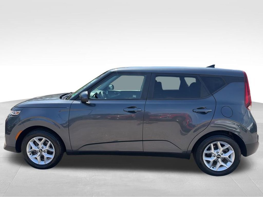 Used 2021 Kia Soul S image 2