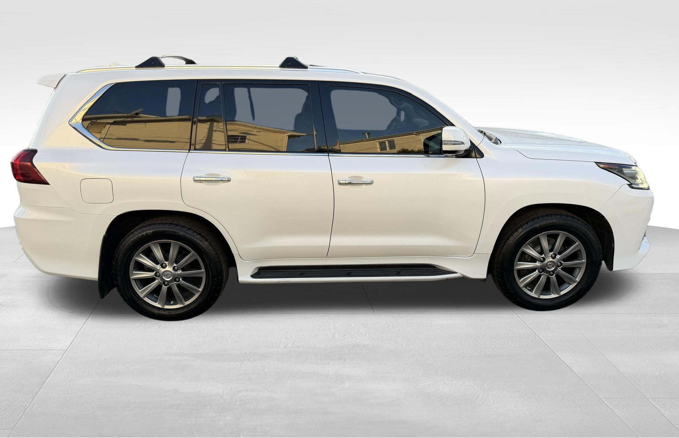 Used 2016 Lexus LX 570 4WD w/ Luxury Package image 4