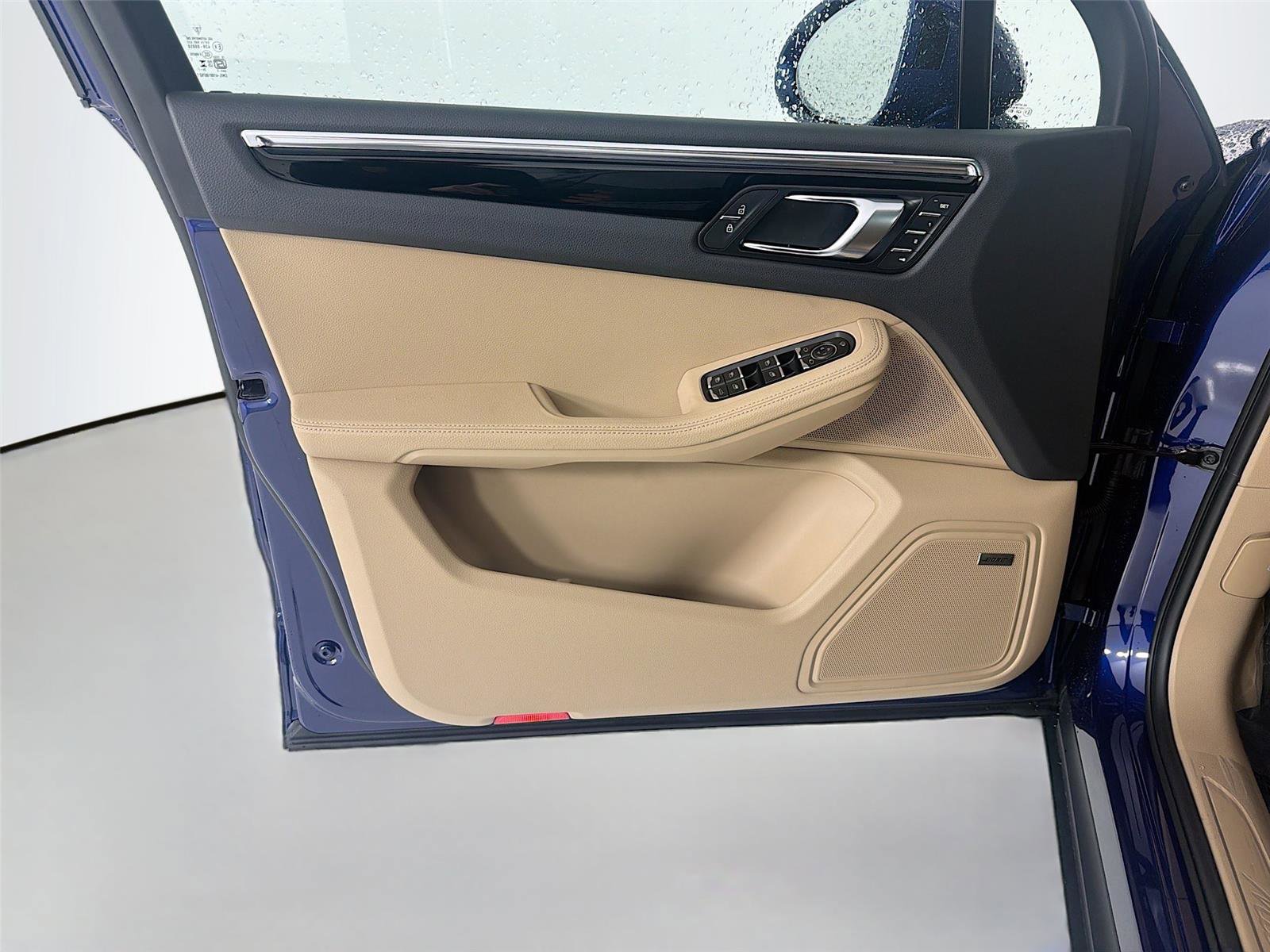 New 2026 Porsche Macan image 6