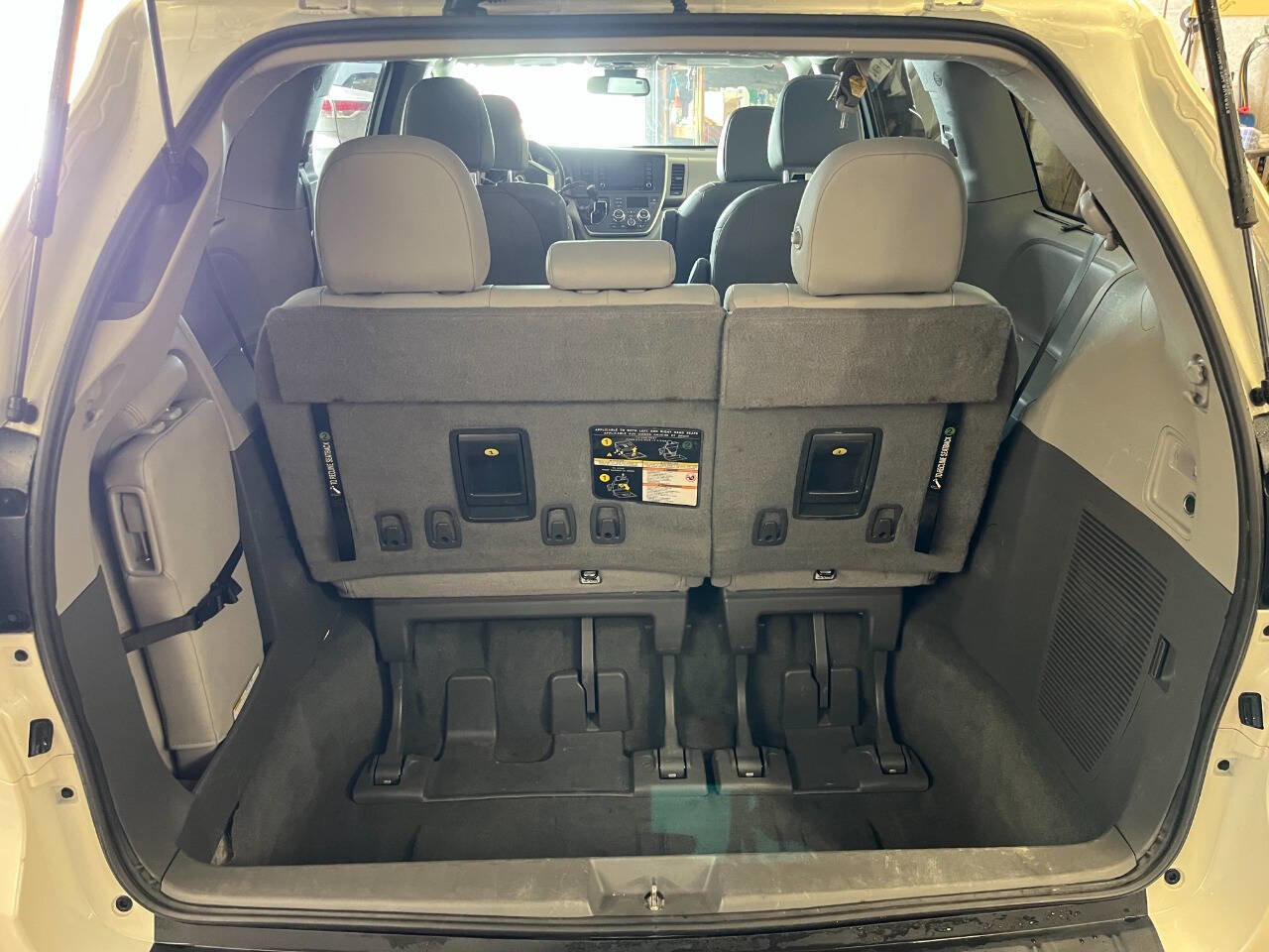 Used 2020 Toyota Sienna XLE image 12