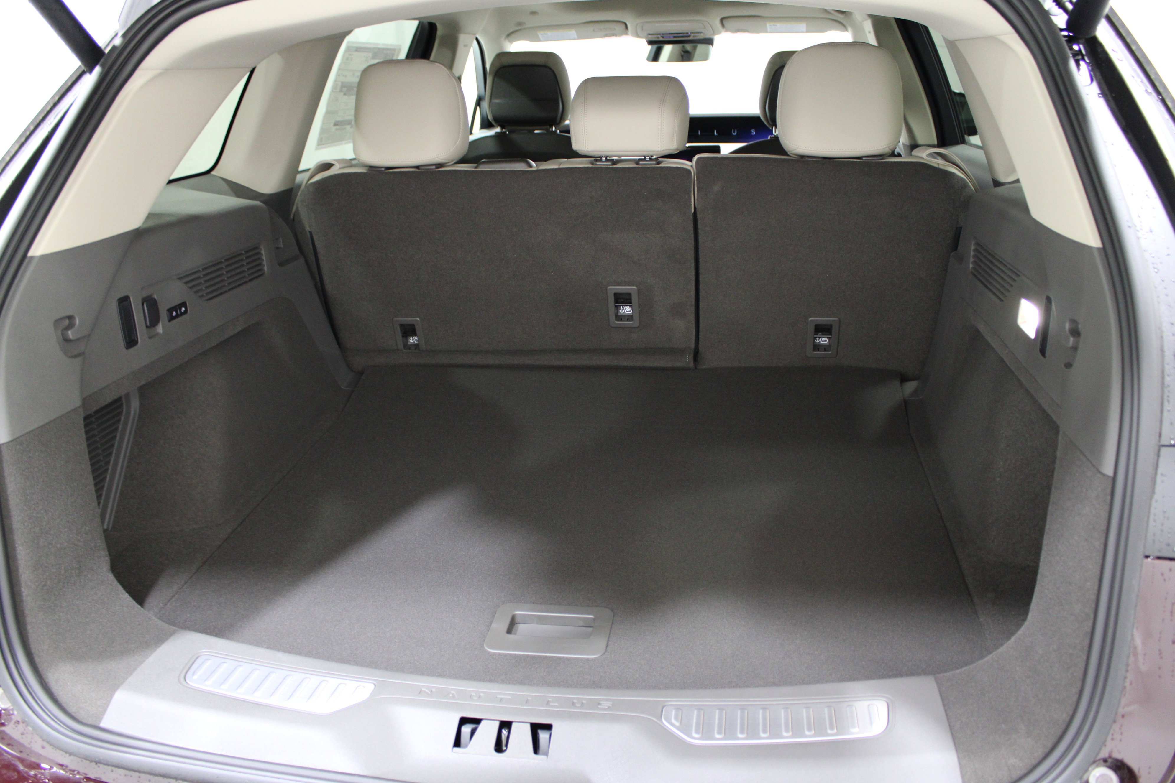 Used 2025 Lincoln Nautilus Reserve AWD/4WD image 20