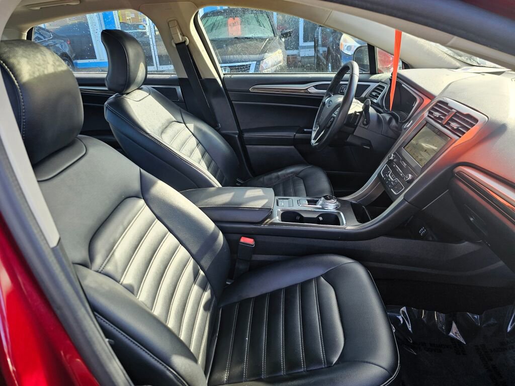 Used 2019 Ford Fusion SEL image 11