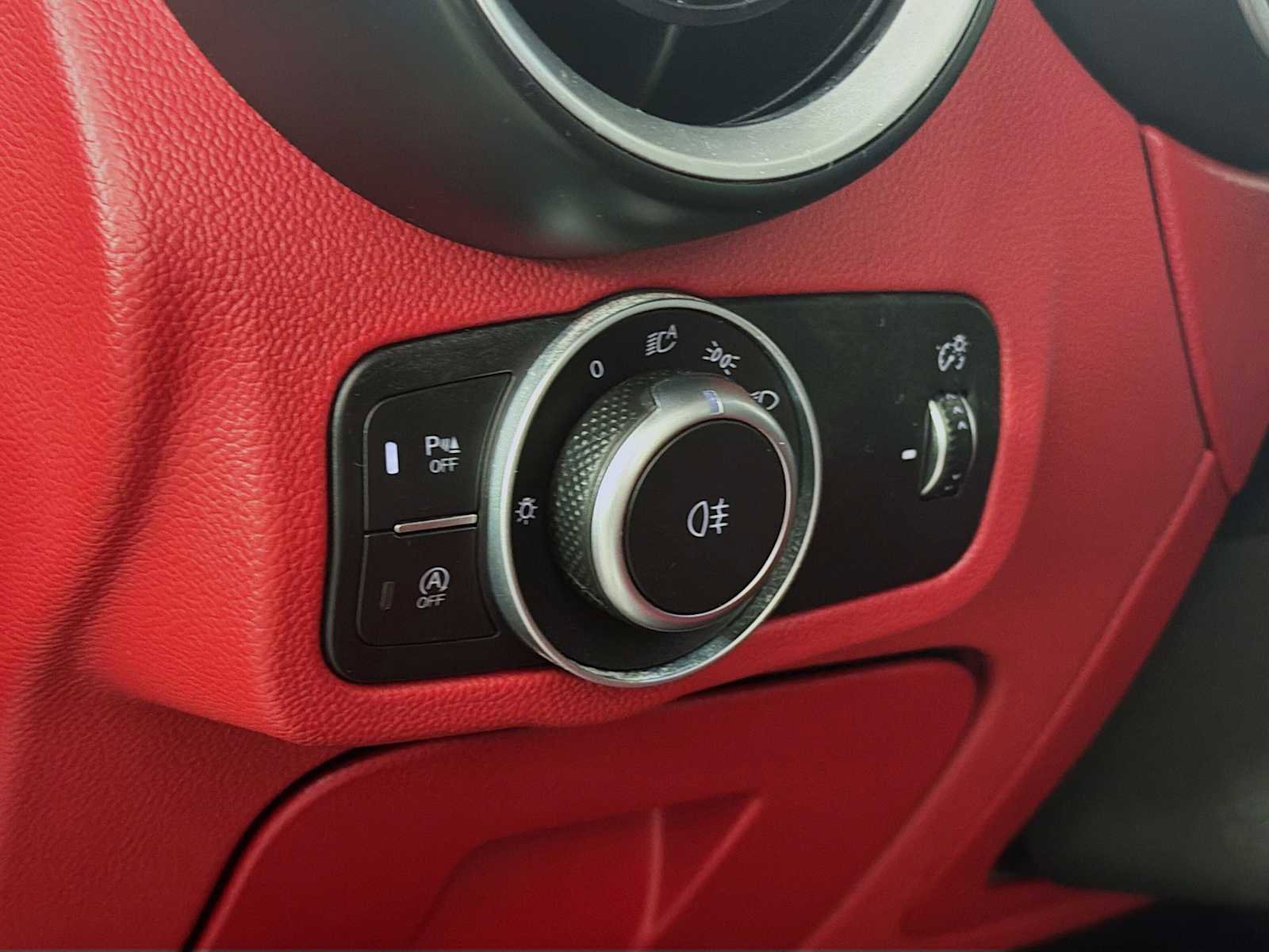 Used 2019 Alfa Romeo Stelvio Sport w/ Quick Order Package 22J Sport AWD/4WD image 10