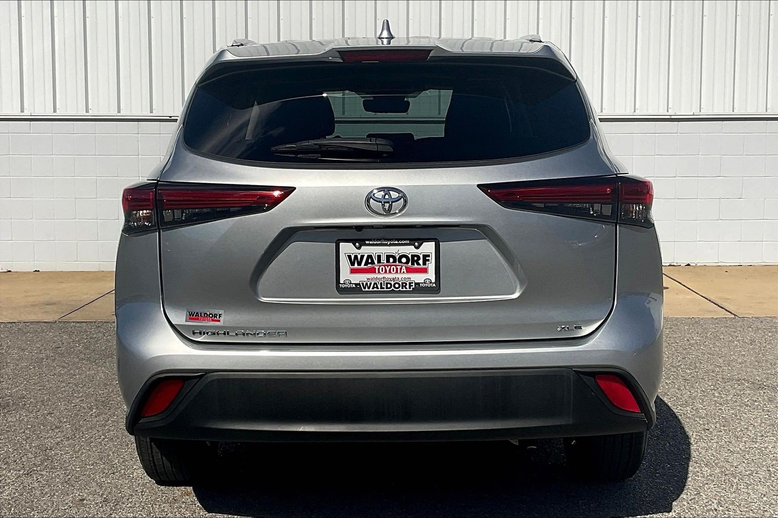 Used 2022 Toyota Highlander XLE FWD image 5