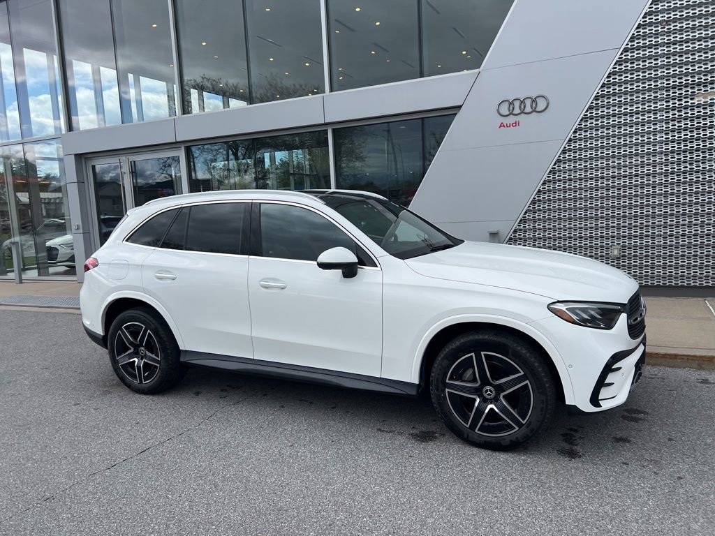 Used 2025 Mercedes-Benz GLC 300 4MATIC image 10