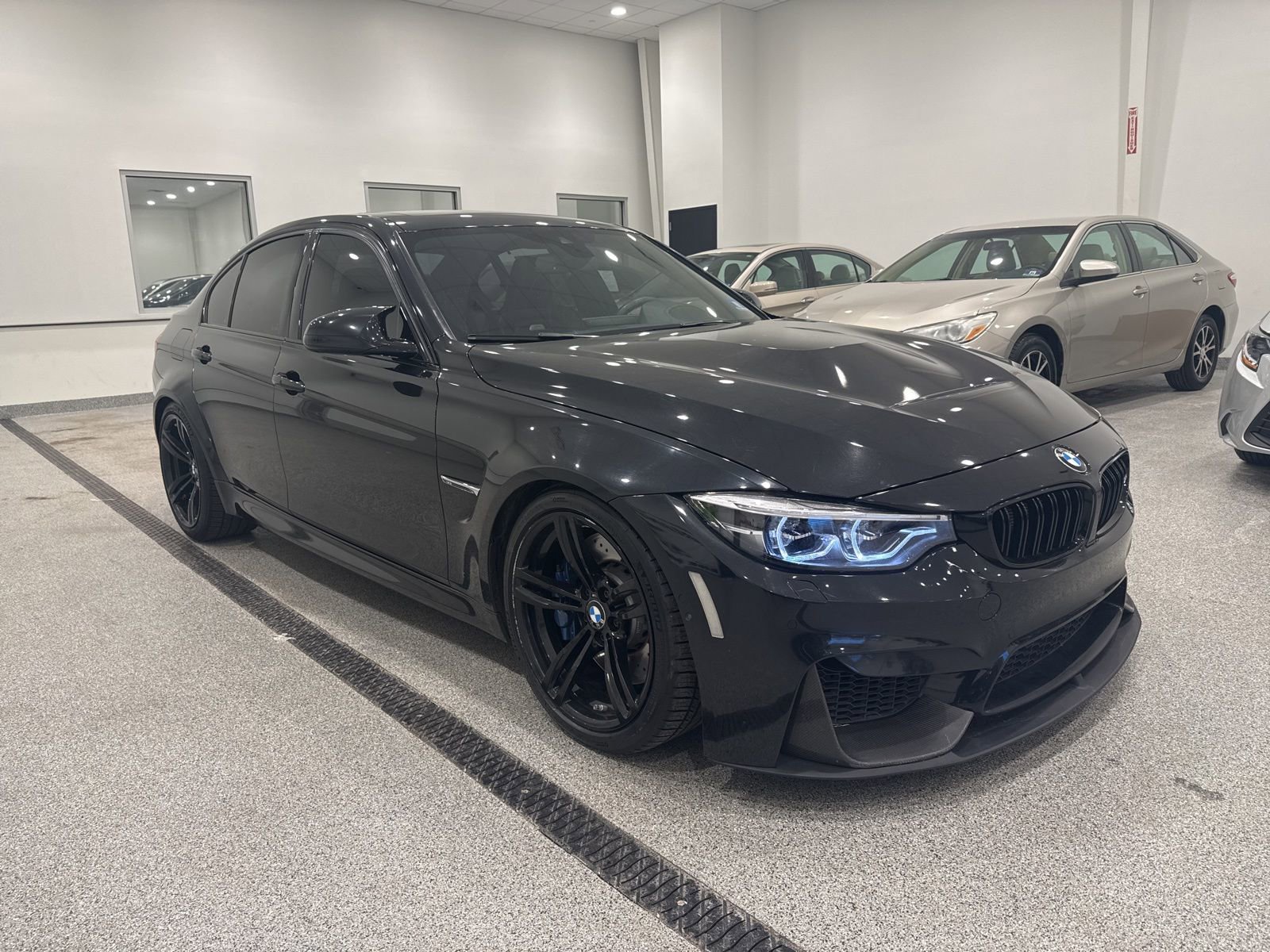 Used 2015 BMW M3 image 3
