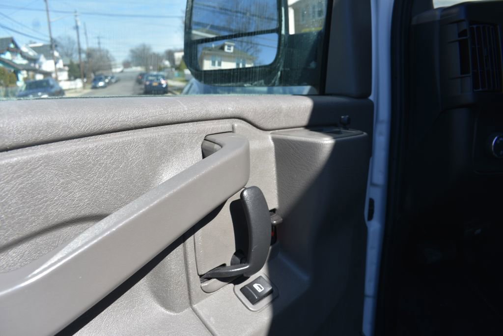 Used 2023 Chevrolet Express 3500 LT w/ LT Preferred Equipment Group RWD image 13