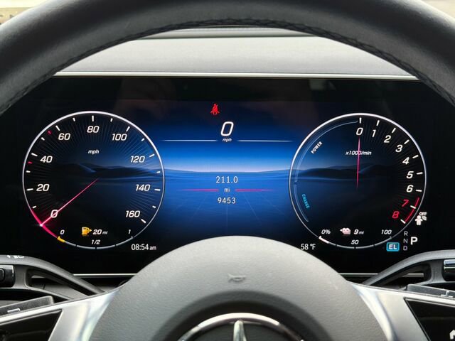 Used 2025 Mercedes-Benz GLC 350e 4MATIC image 32