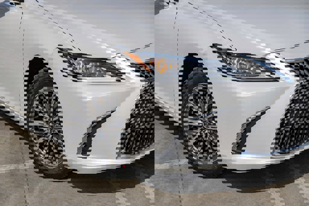 New 2025 Lexus ES 350 image 5