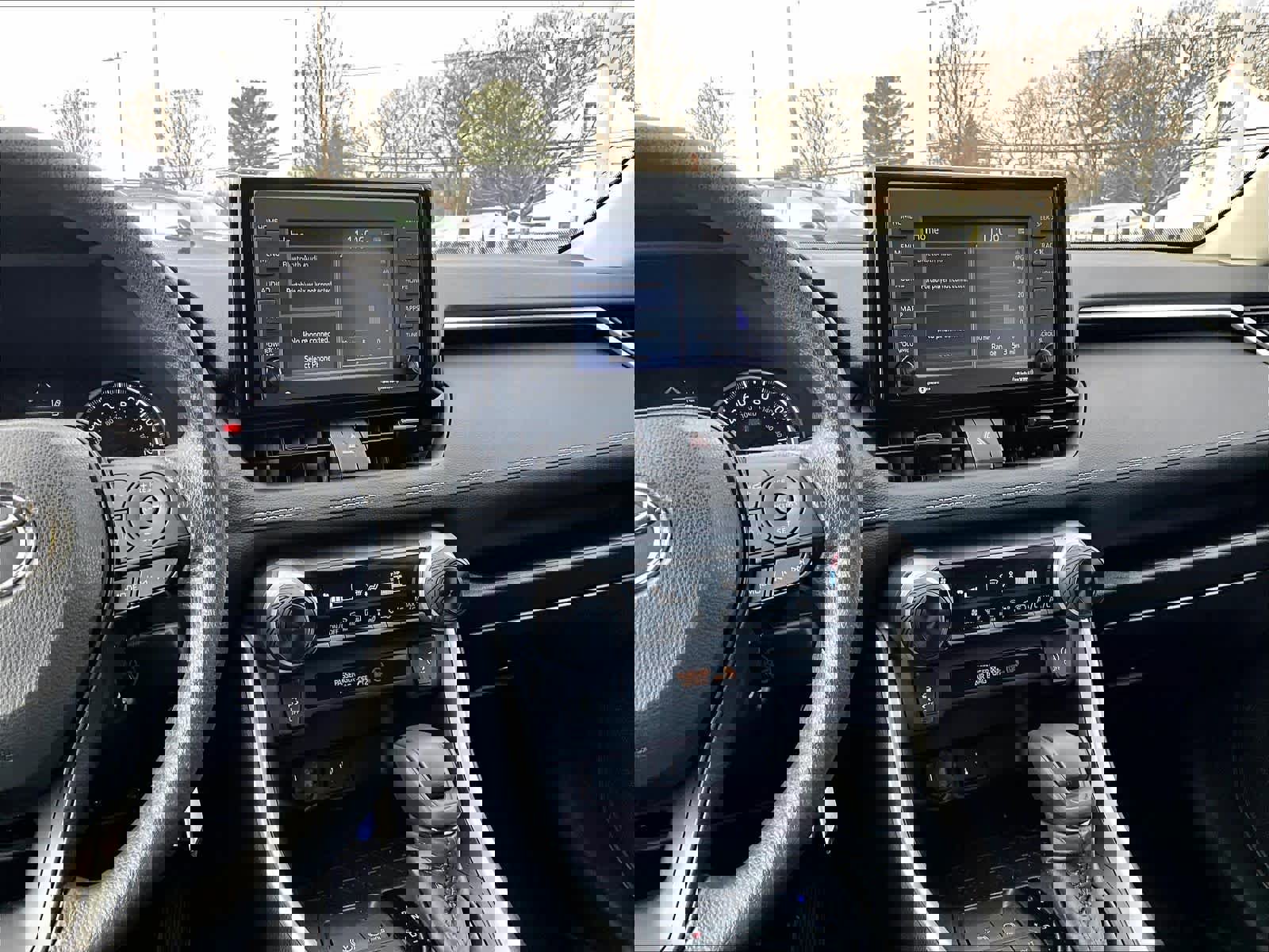 Used 2022 Toyota RAV4 LE image 18