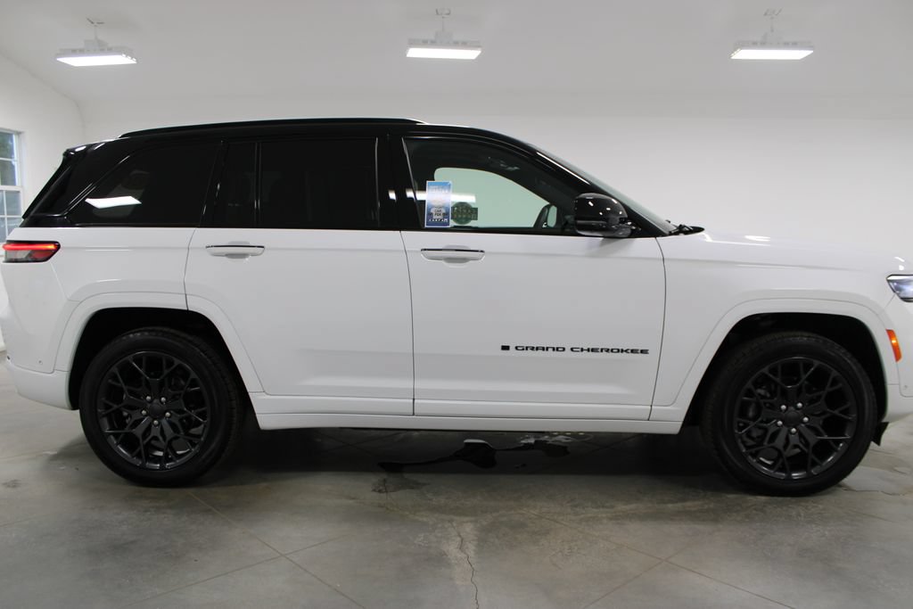 Used 2024 Jeep Grand Cherokee Summit AWD/4WD image 14