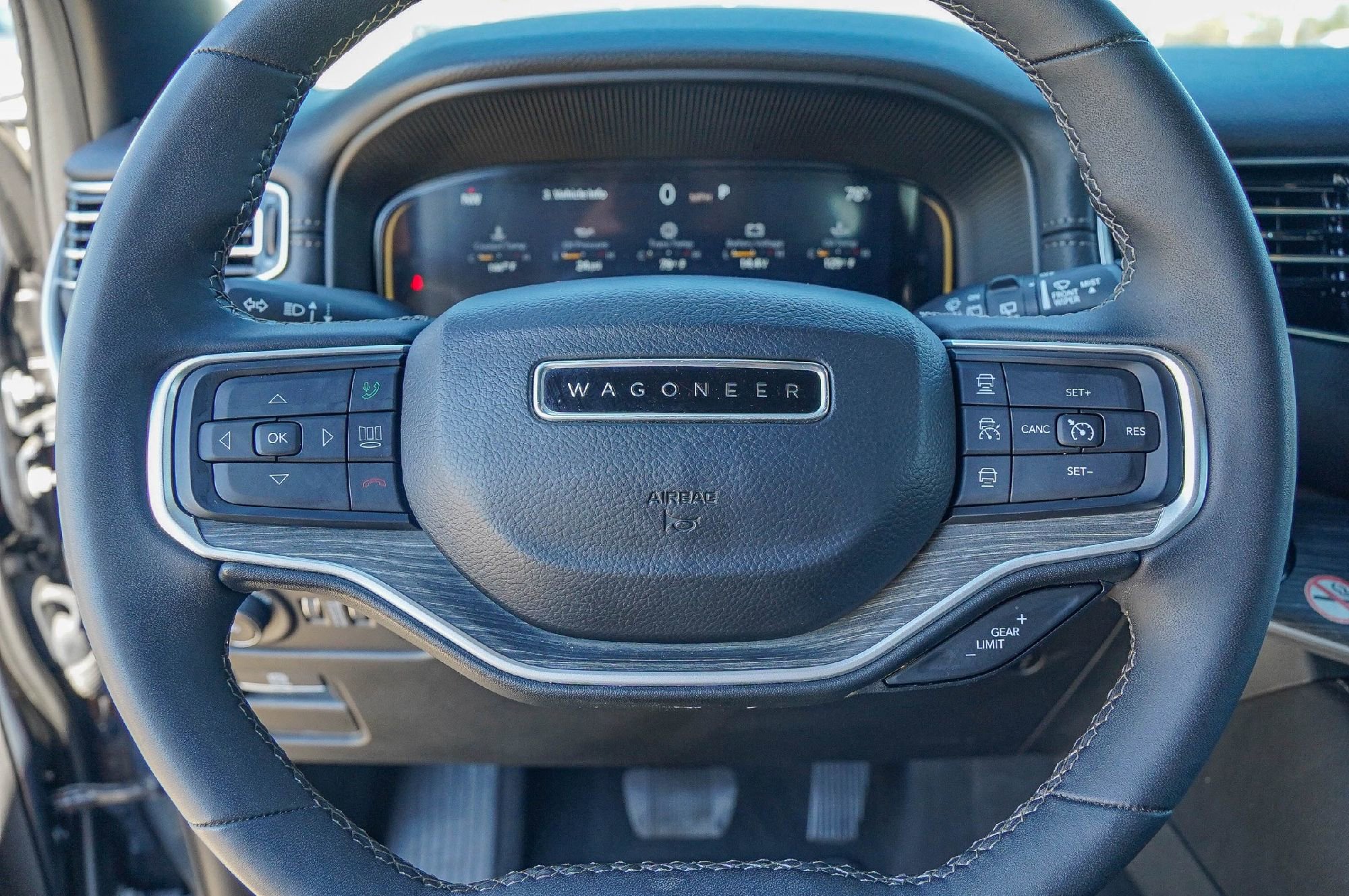 Used 2024 Jeep Wagoneer Series II w/ Flexible Seating Group image 11