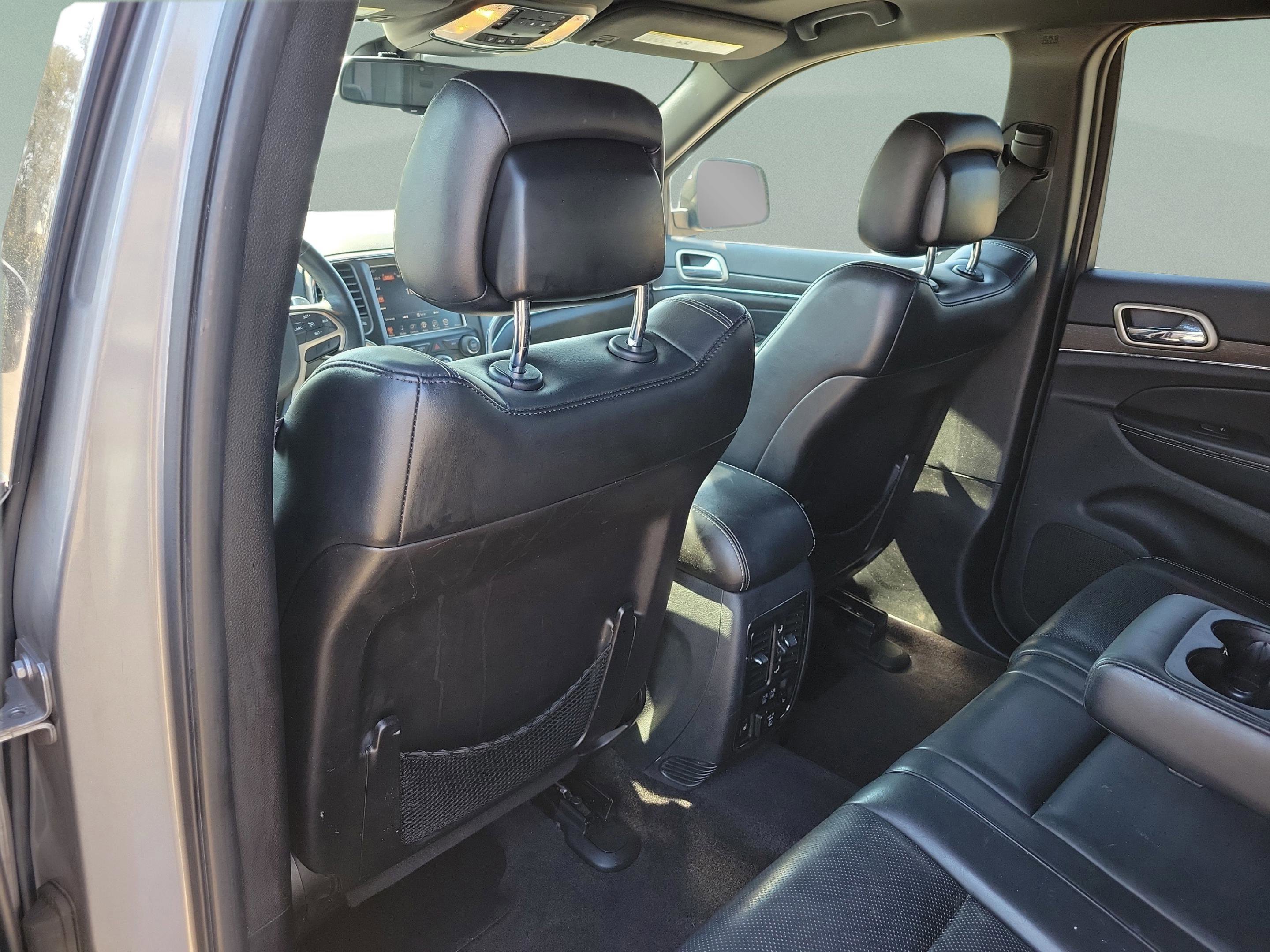 Used 2015 Jeep Grand Cherokee Limited w/ Luxury Group II image 9